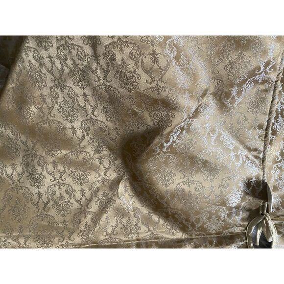 Martha Stewart Christmas Tree Skirt-Gold Metallic Fabric Button Closure 50” - Picture 6 of 6